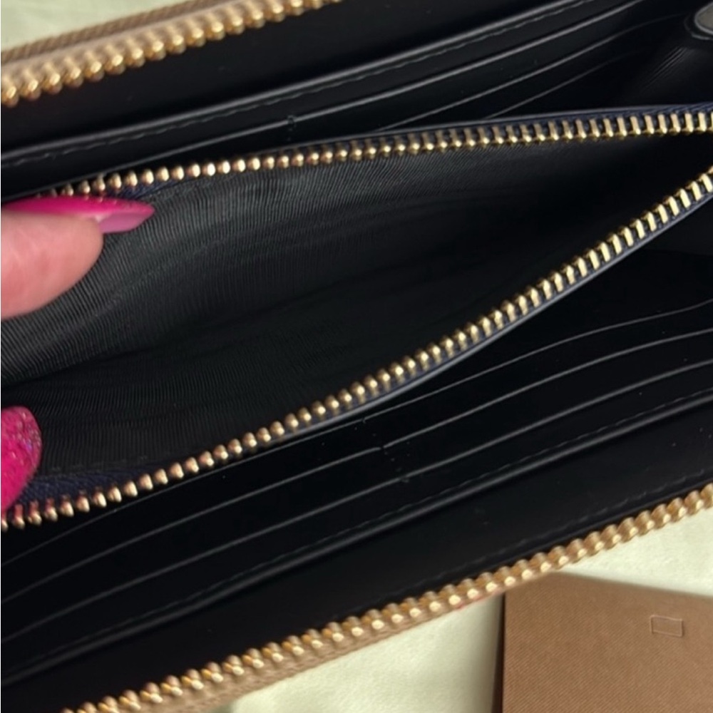 Burberry NWT Wallet Tan and Blue Women's Long all incl
N O callouts - Picture 3 of 4